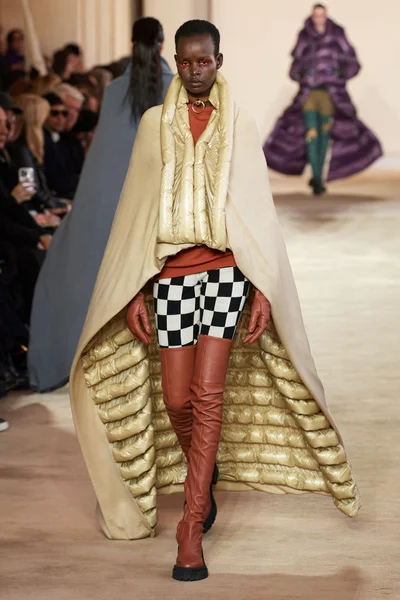 Look 17